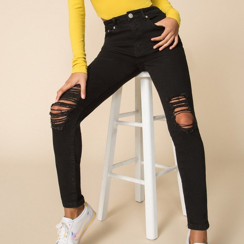 NWOT Black Distressed Jeans